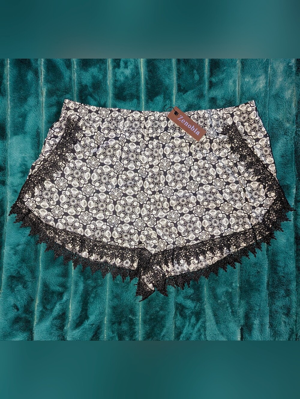 Zenobia Black & White Floral Lace Trim Shorts Size 2XL Boho Festival Style